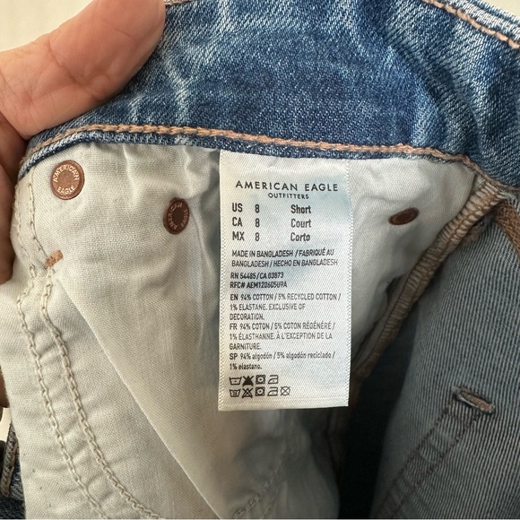 American Eagle Stretch Curvy Ripped Jeans in Medium Destroy Short Inseam - Picture 6 of 8